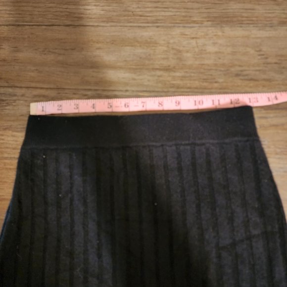 Quince Mongolian Cashmere Midi Skirt NWOT Black Small - Picture 4 of 6